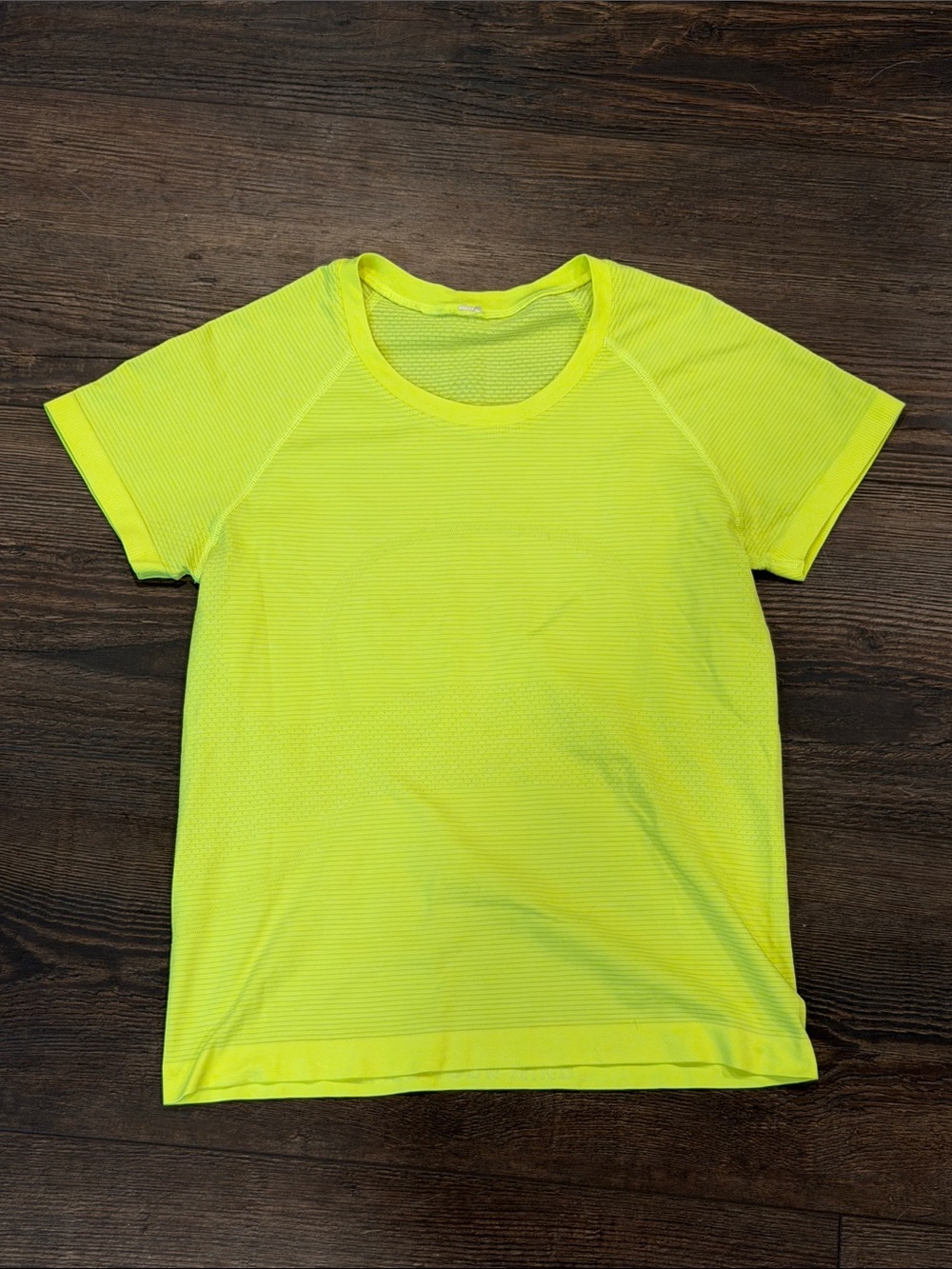 Lululemon Swiftly Tshirt Neon Yellow Active Short Sleeve Top size 6 race length
